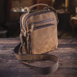 Men's Essential Leather Hip Bag